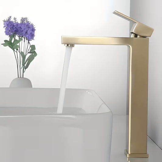 Grifería Cascada y Diseño: La Fusión de Lujo Sensorial y Sofisticación Geométrica